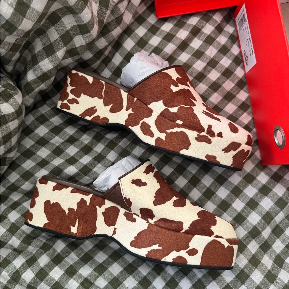 Lisa Says Gah Dakota Cowprint Clogs!